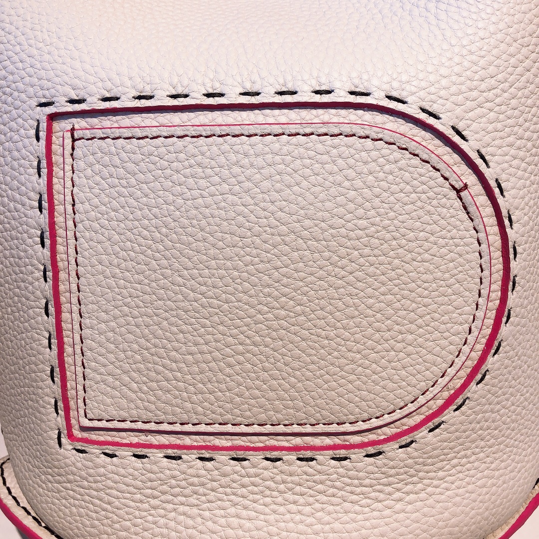 델보 팽 미니 버킷 크로스백